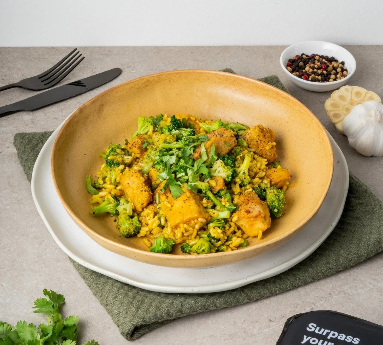Zilvervliesrijst - Vegan kipfilet blokjes - Broccoli (Bombay Curry sauce) [VEGAN]